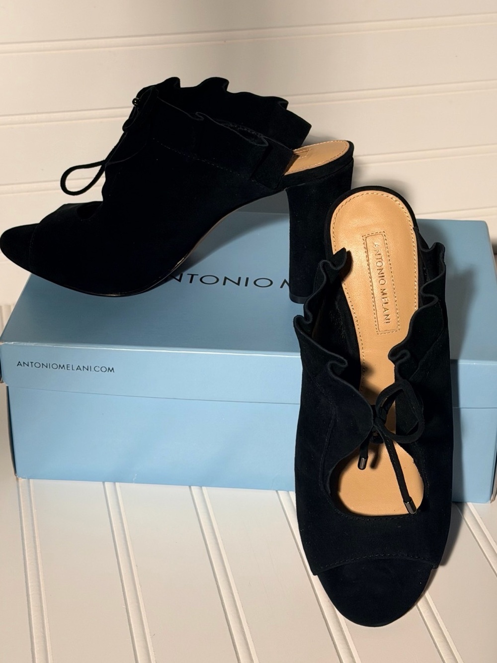 ANTONIO MELANI Black Suede Ruffle
Open-Toe Mules Women’s Size 7.5
